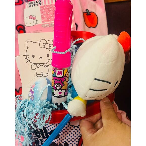 Hello Kitty sitting Pretty cloud throw 60 by 70 Easter basket with plush - Picture 5 of 9